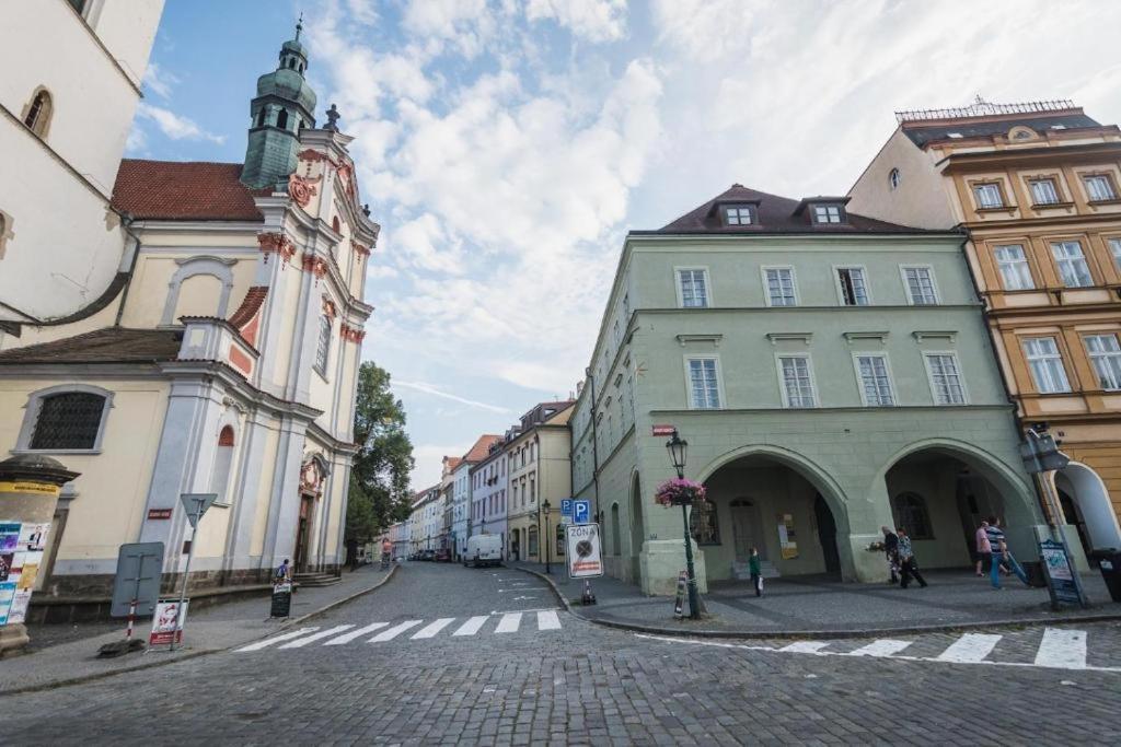 Апартаменты U Zlate Hvezdy Apartman Rizal Литомержице Экстерьер фото